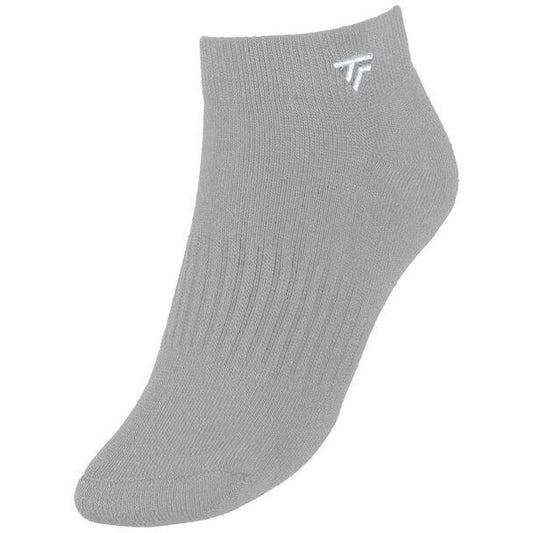 The Tecnifibre Low Cut Badminton Socks in silver are showcased, featuring a textured knit pattern that offers outstanding ankle support, along with a subtle white logo near the cuff. Ideal for racket sports enthusiasts who value both style and comfort, this pack includes three pairs.