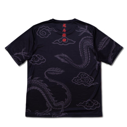 The Yonex CNY2024 Fighting Dragons Men's Badminton T-Shirt in black is adorned with a large, intricate dragon design and swirling clouds on the back. The red Chinese characters near the neckline provide a striking contrast to the dark fabric, making it an ideal choice for celebrating Chinese New Year in style.