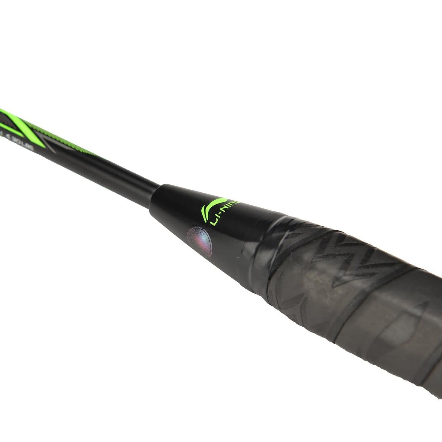 Close-up of a black and green badminton racket handle featuring a Dynamic-Optimum Frame with textured grip and the Li-Ning logo on the end. The Aero Tec-Beam System gives it a sleek, shiny finish, showcasing detailed craftsmanship.