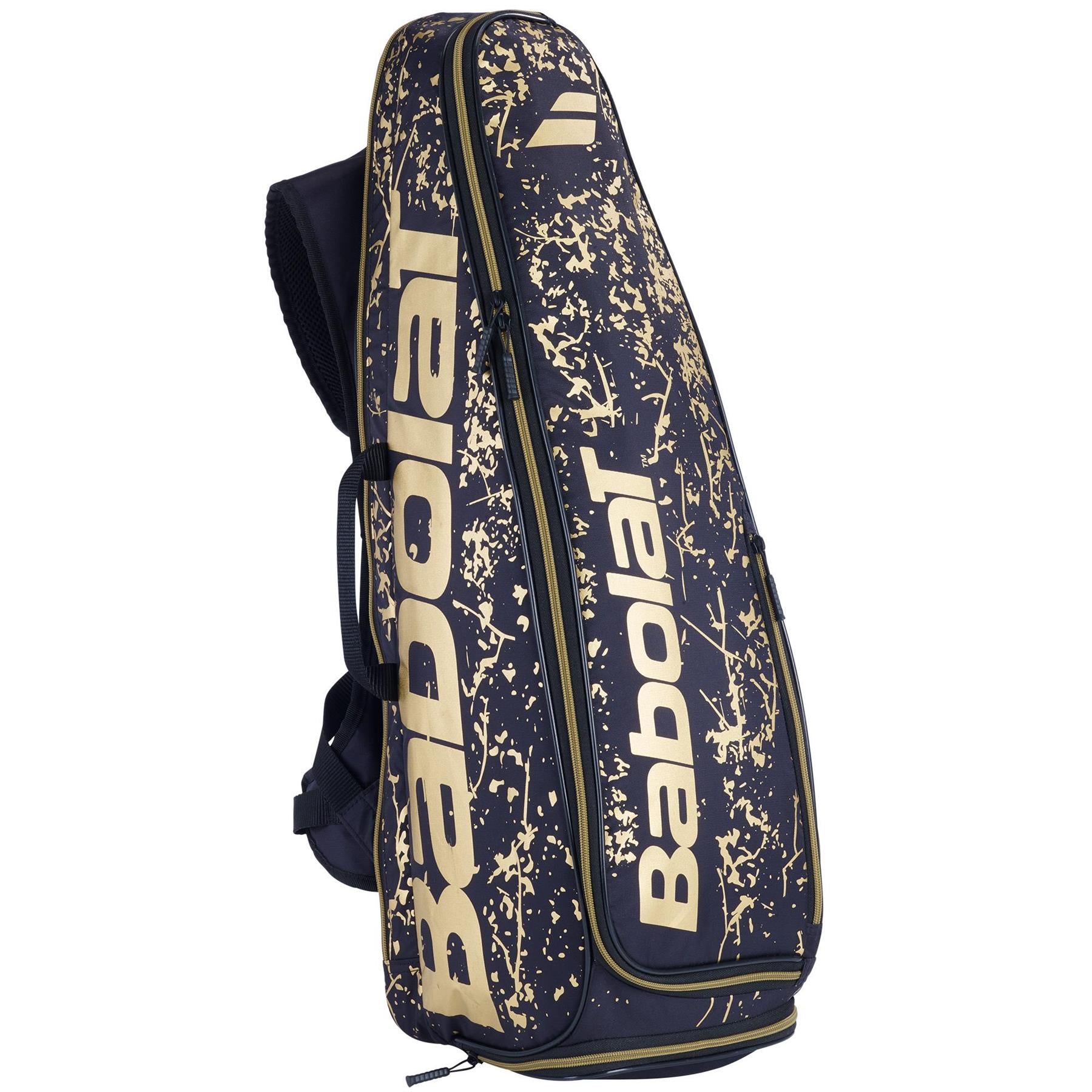 The Babolat Backraq X-Feel LTD Edition Badminton Bag in Goldmine boasts an eye-catching black and gold splatter design. Crafted from recycled PET, this fashionable bag provides several zippered compartments and includes an adjustable shoulder strap for convenient carrying.