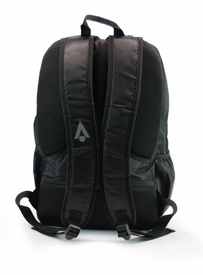 The Karakal Pro Tour 30 2.0 Badminton Backpack in black offers padded shoulder straps and a mesh back support. With adjustable straps at the back and a discreet logo on the left strap, it combines practicality with style, making it ideal for your Pro Tour 30 gear.